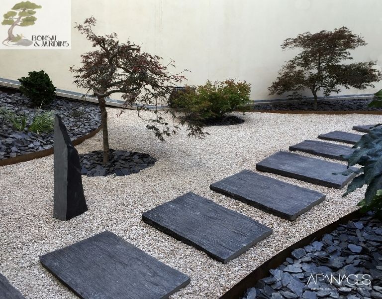 UN JARDIN SEC SUR UNE TERRASSE - REALISATION BONSAI & JARDINS